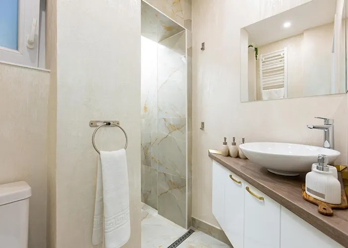 Welcome To The Jungle By Holt * Bucharest