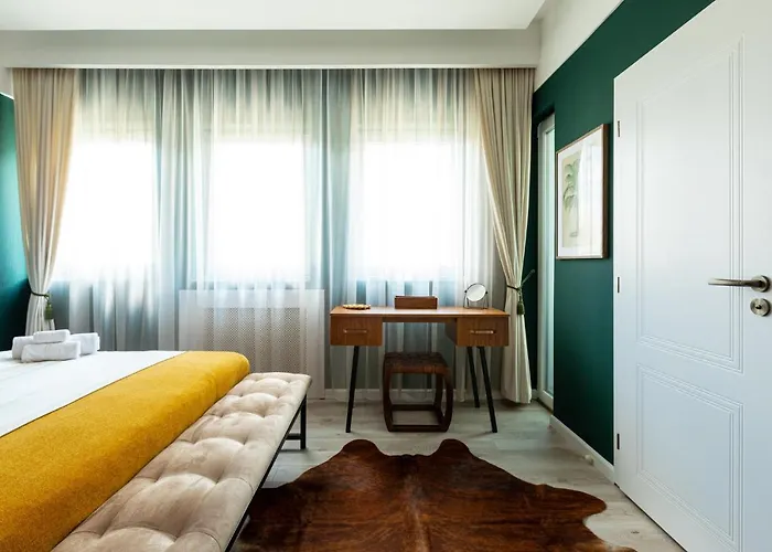 Welcome To The Jungle By Holt *