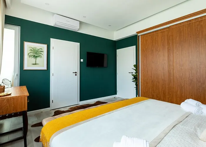 Apartment Welcome To The Jungle By Holt *