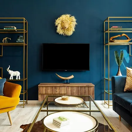 Welcome To The Jungle By Holt *