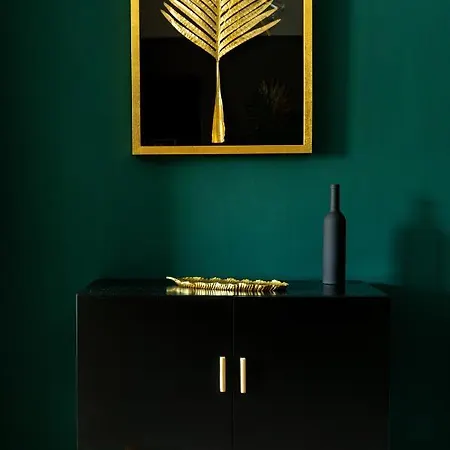 Welcome To The Jungle By Holt דירה *