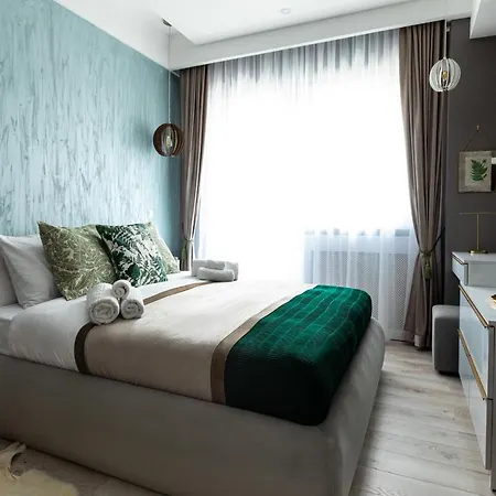 Welcome To The Jungle By Holt דירה *