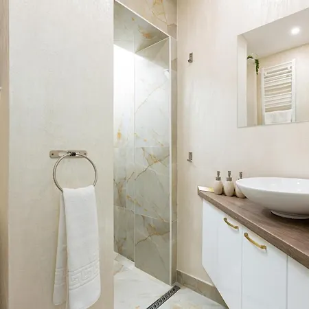 Welcome To The Jungle By Holt * בוקרשט