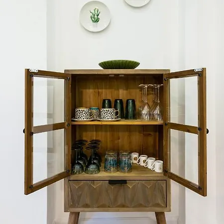 Welcome To The Jungle By Holt * Bucarest