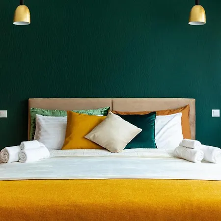 Welcome To The Jungle By Holt *