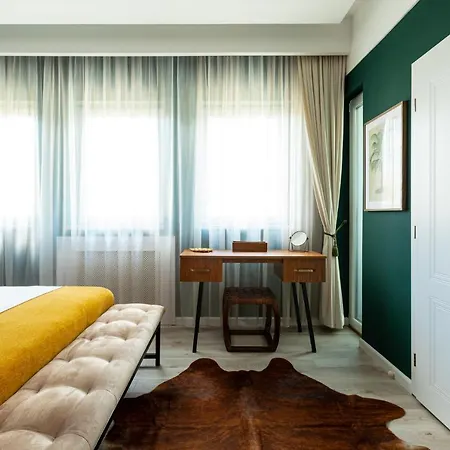 Welcome To The Jungle By Holt *