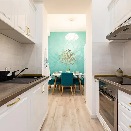 Welcome To The Jungle By Holt דירה