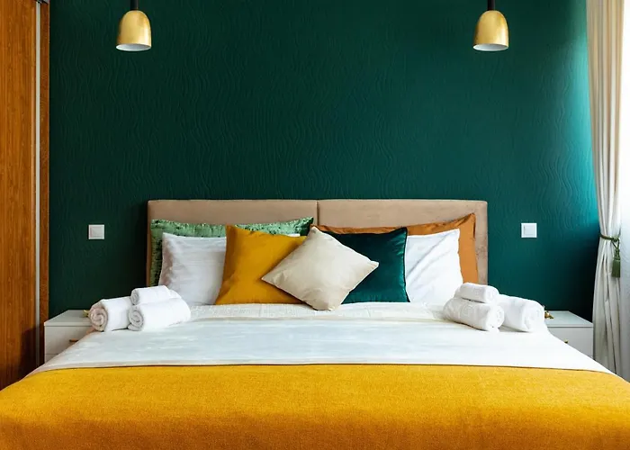 Welcome To The Jungle By Holt *